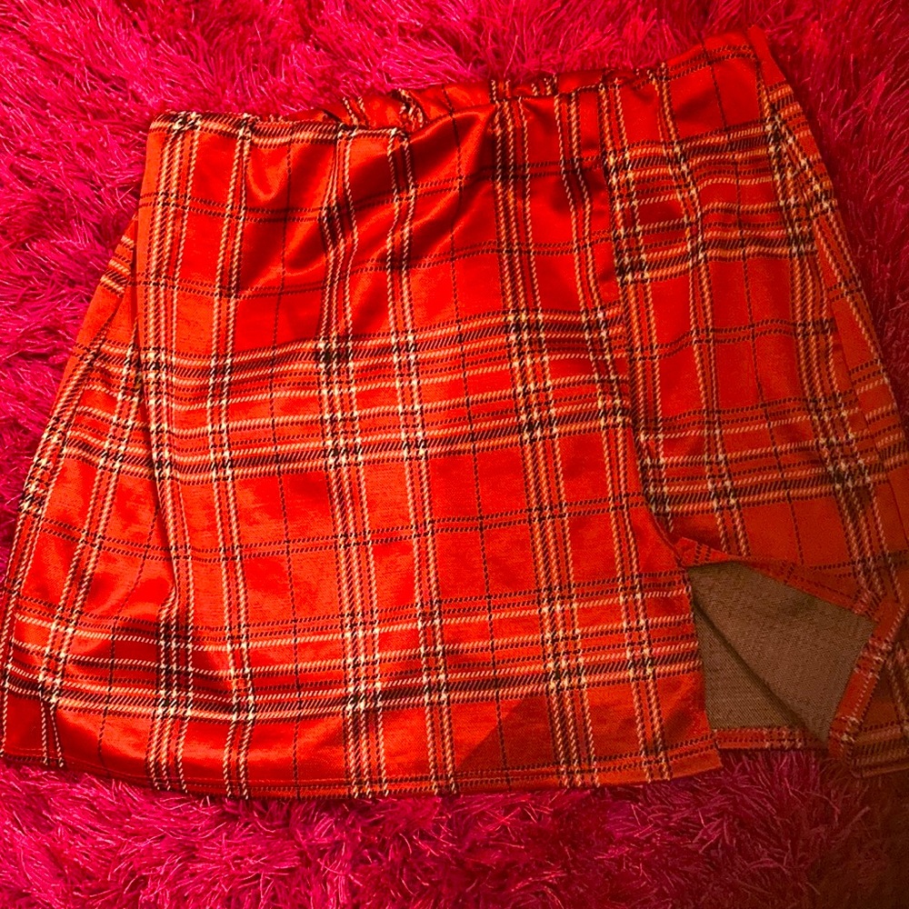 Cute plaid red skirt with black and white lines and a slit
